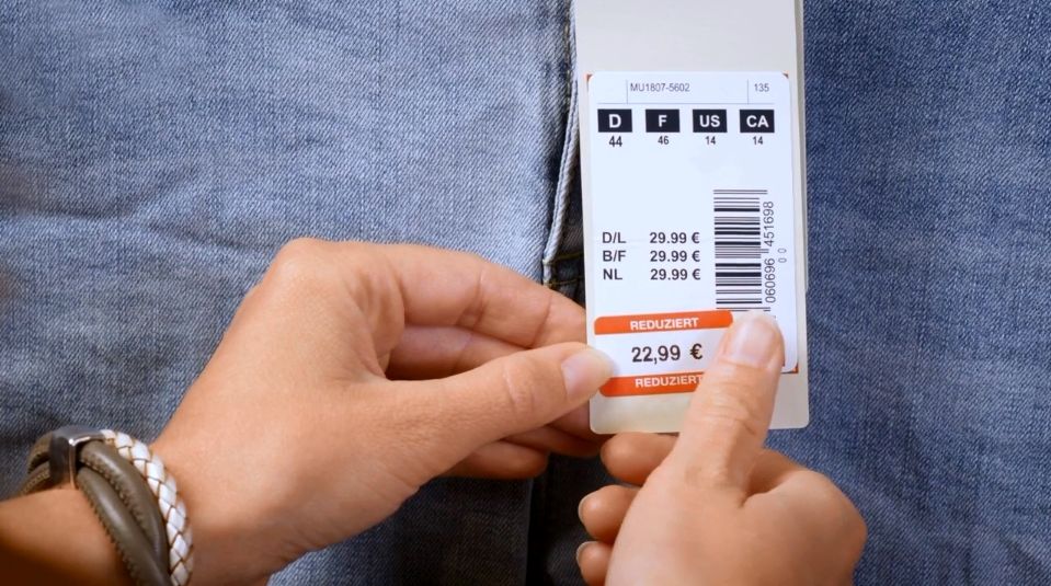 Sandlab Etikett auf Preisschild